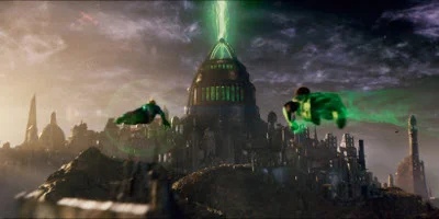 Grüne Laterne Fliegen über Stadt