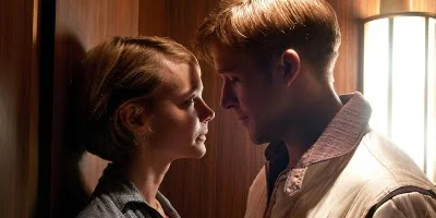 Fahrer und Blanche beim Kuss