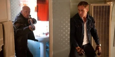 Fahrer versteckt sich vor Bewaffnetem