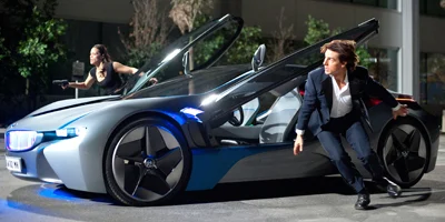 Tom Cruise und Paula Patton laufen aus dem Auto