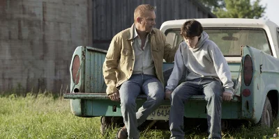 Jonathan Kent und Junge saß auf LKW