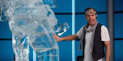 David bei einer Eisskulptur