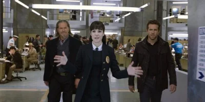 Mary-Louise Parker, Jeff Brdges and Ryan Reynolds Walking in an Office