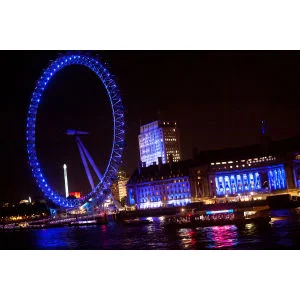 London Thames Evening Cruise with Bubbly and Canapés for Two Bild 1