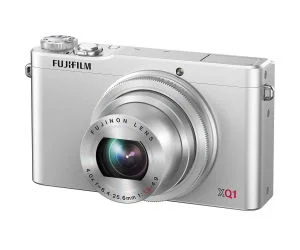 Fujifilm XQ1 Kompact Digitalkamera (HD 1080p, 12MP, 4x Optical, 3 Zoll LCD) - Silber Bild 1