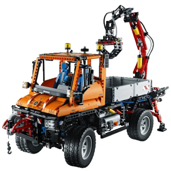 LEGO Technic: Mercedes-Benz Unimog U 400 (8110) Bild 1