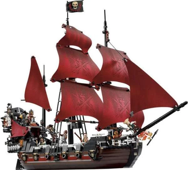 LEGO Pirates Of The Caribbean: Queen Anne's Revenge (4195) Bild 1