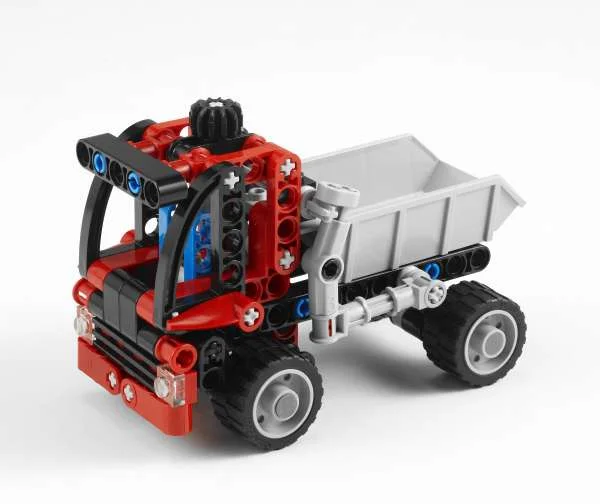 LEGO Technic: Mini Container Truck (8065) Bild 1
