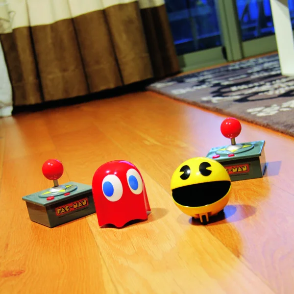 Ferngesteuerter Pac-Man und Geist Bild 1