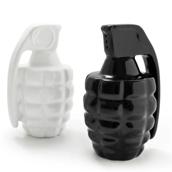 Taste Explosion Grenade Salt and Pepper Shakers Bild 1