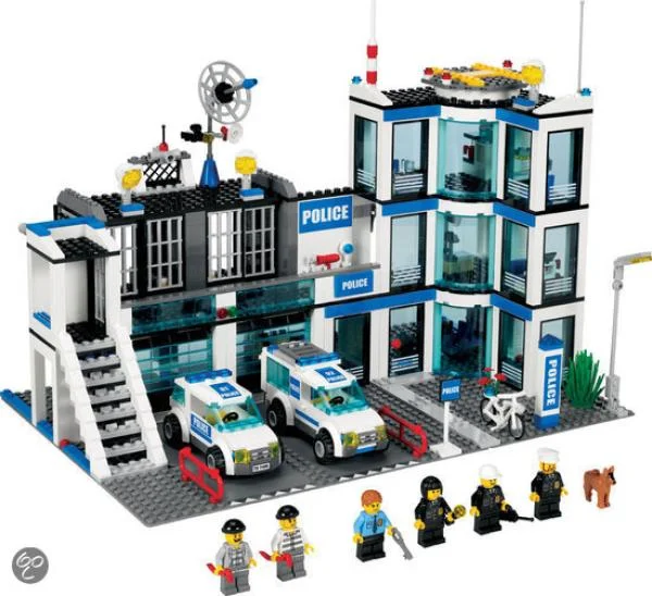 LEGO City Police Station (7498) Bild 1