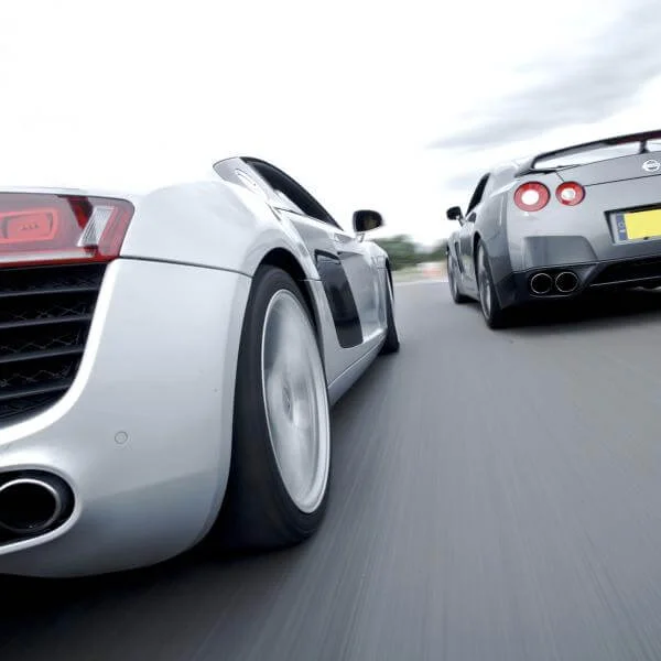 Nissan GTR v Audi R8 Bild 1