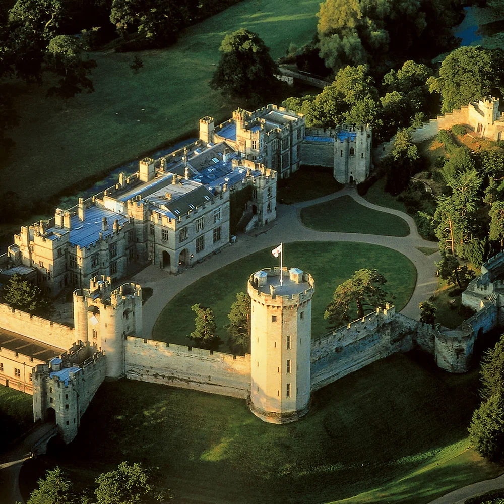 Warwick Castle and Afternoon Tea for Two Bild 1