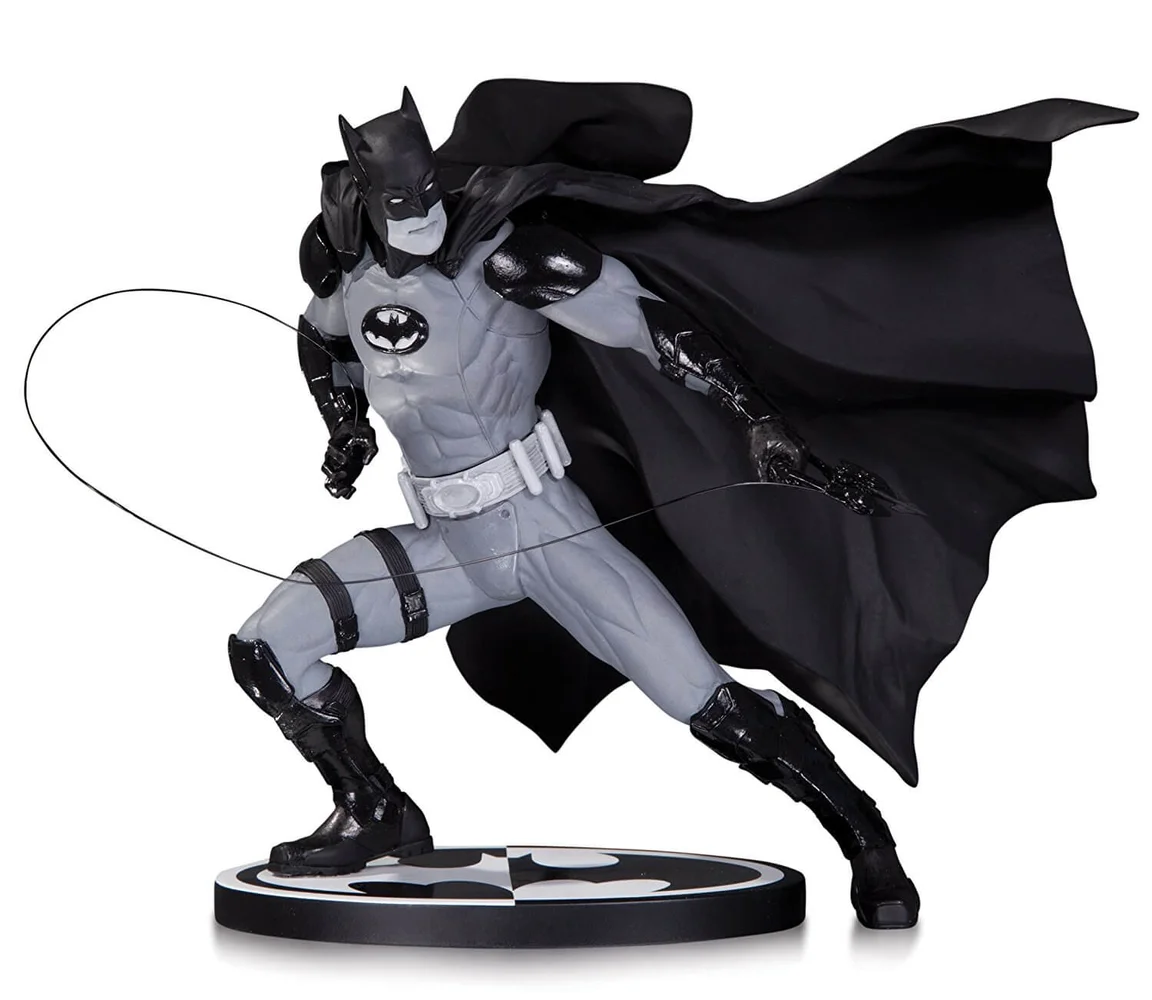 DC Dekofigur Batman schwarzweiß von Ivan Reis Bild 1