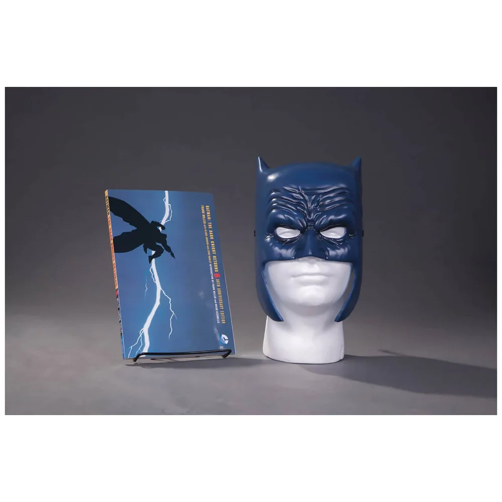 DC Comics - Batman Dark Knight Returns Buch & Maske im Set Bild 1