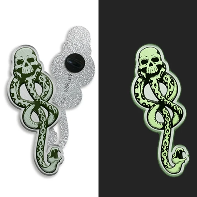 Harry Potter Collectable Glow In The Dark Pin Badge And Art Cards