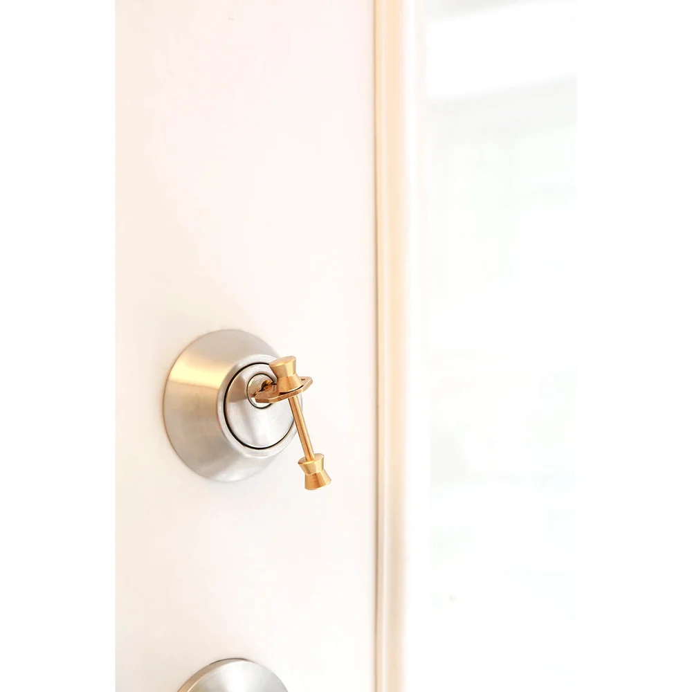 Kikkerland Long Cone Brass Key Holder Bild 1