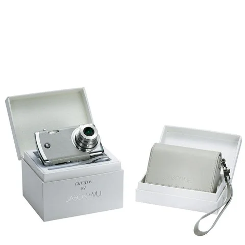 GE Create by Jason Wu Digital Camera - Silver (12MP, 3 x Optical Zoom, 2.7 Inch LCD) with a Jason Wu Grey Leather Case Bild 1