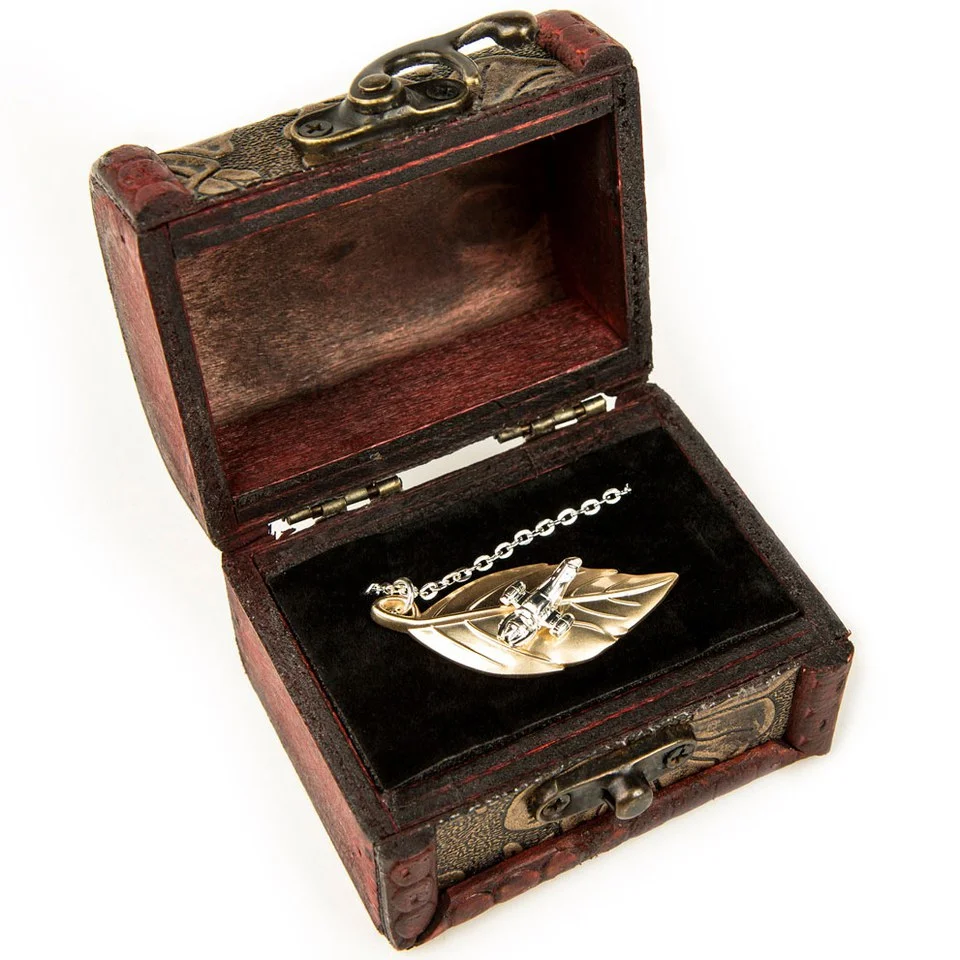 Quantum Mechanix Firefly Leaf on the Wind SDCC Exclusive Pendant Bild 1