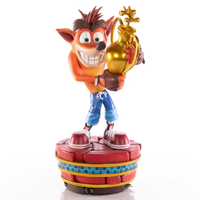First4Figures Crash Team Racing Nitro-Fueled (Crash Winner) Harzfigur 120 cm