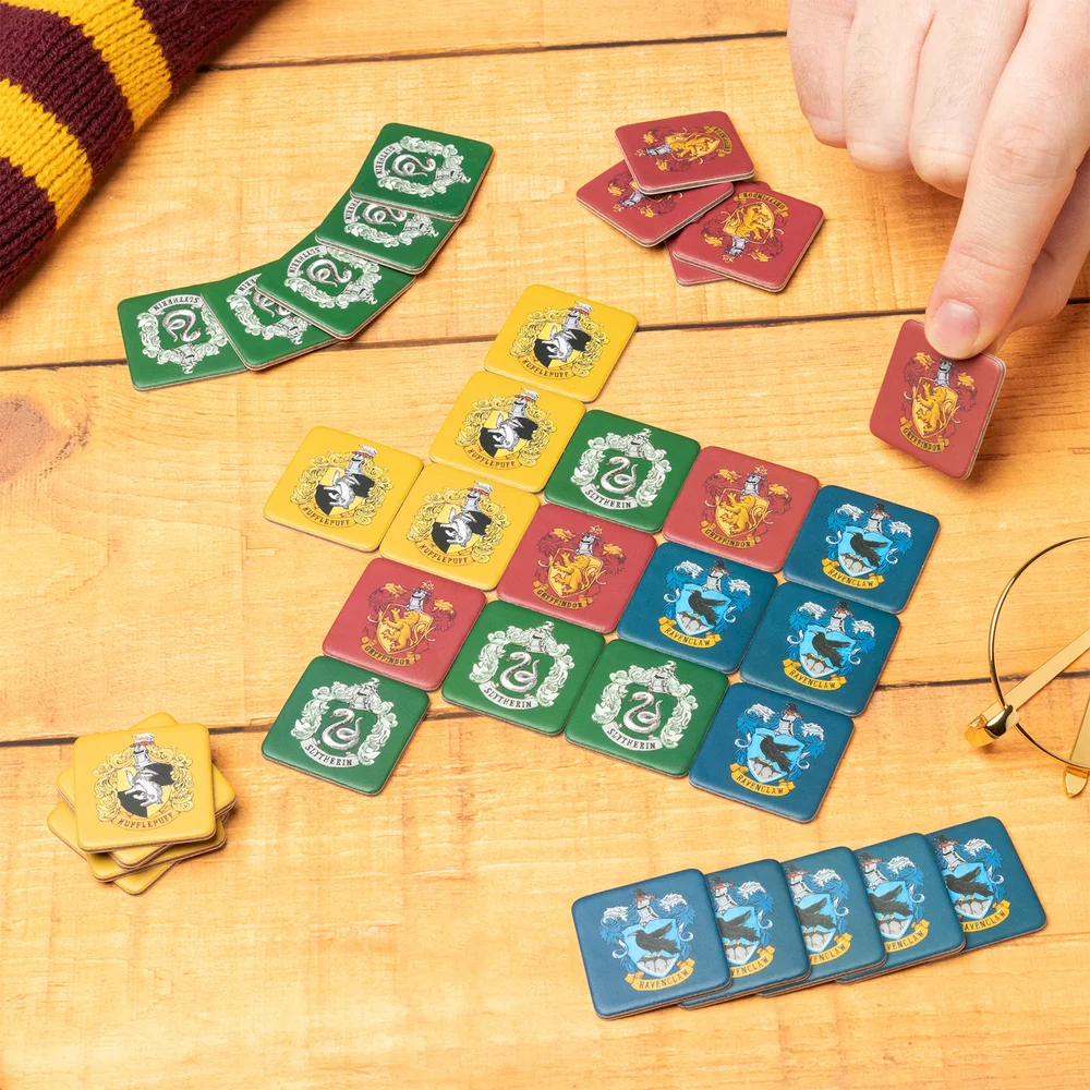 Harry Potter Hogwarts Houses In A Row Game Bild 1
