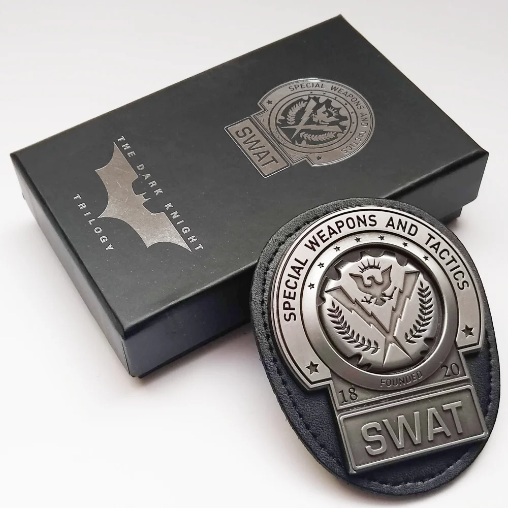 DUST! Batman Nolan Trilogy Limited Edition SWAT Badge Replica - Zavvi Exclusive Bild 1