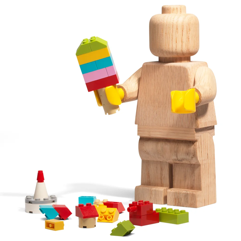 LEGO Wooden Minifigure (Hand Made From Red Oak) Bild 1