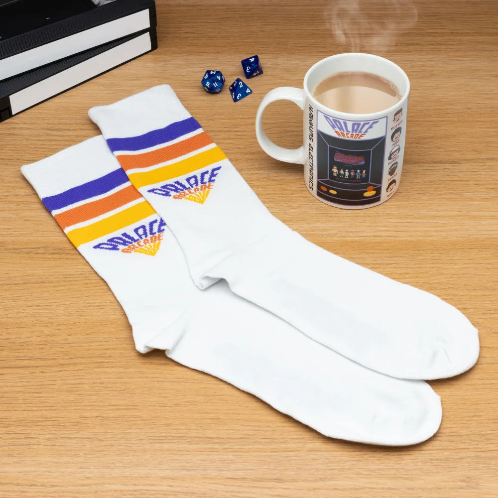 Stranger Things Mug and Socks Set Bild 1