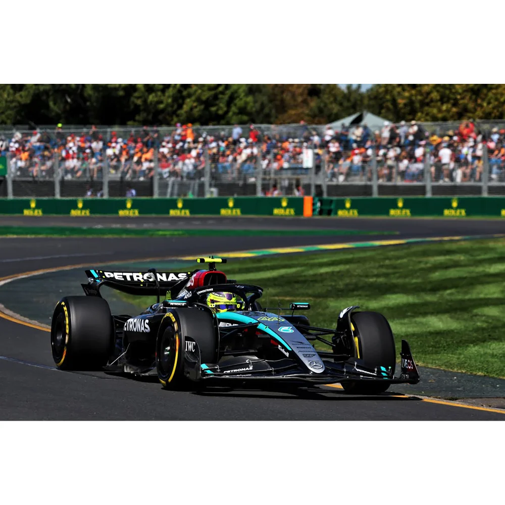 Minichamps 1:18 MercedesAMG Petronas Formula One Team F1 W15 E Performance Lewis Hamilton 2024 Bild 1