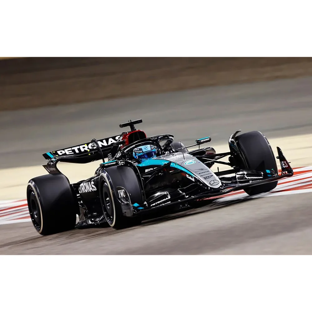 Minichamps 1:18 MercedesAMG Petronas Formula One Team F1 W15 E Performance George Russell 2024 Bild 1
