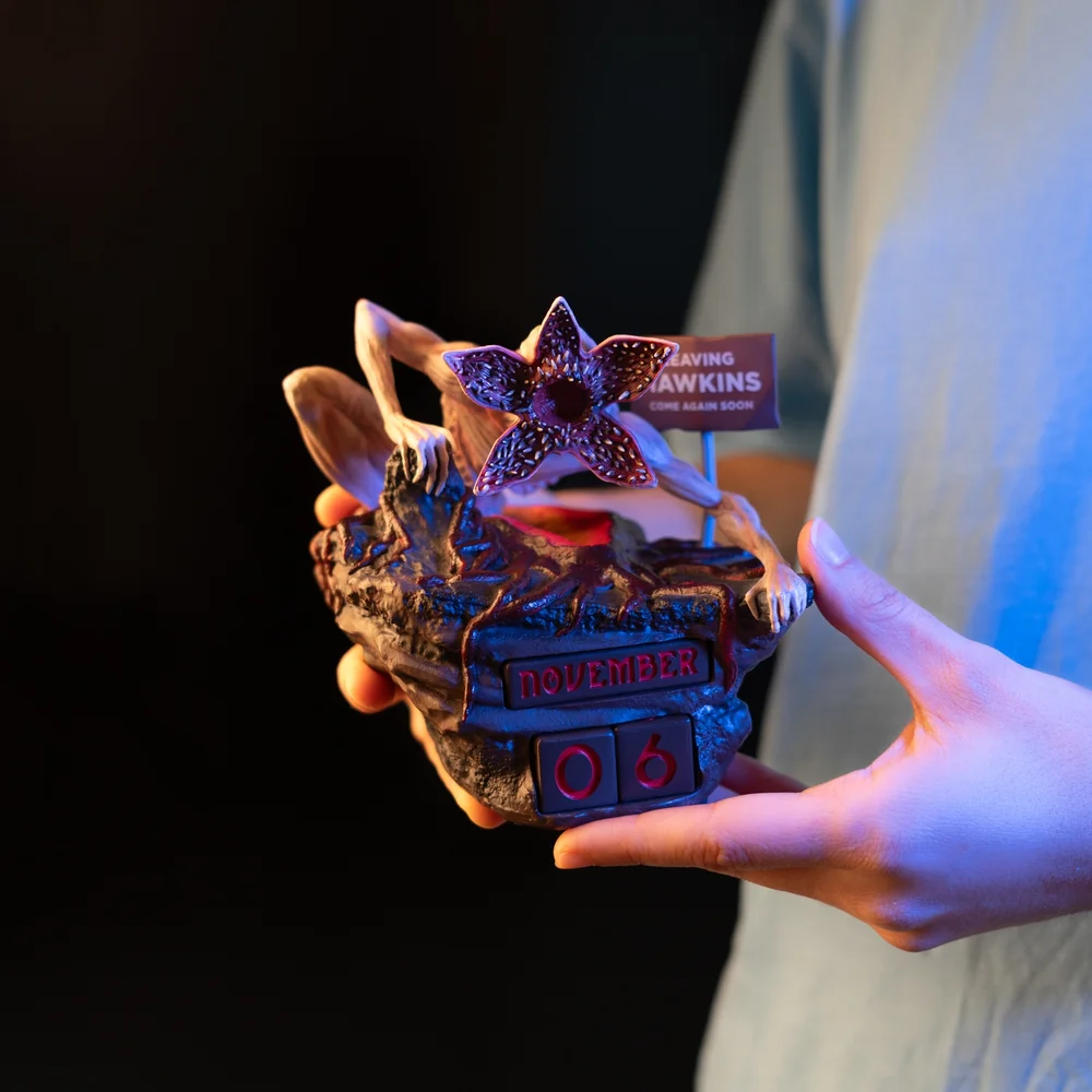 Stranger Things 3D Perpetual Calendar Bild 1