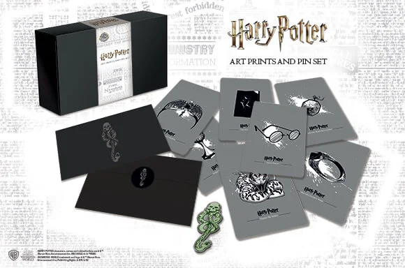 HARRY POTTER DARK ARTS<BR> PIN BADGE & ART KARTEN SET